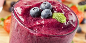 Cherry smoothie with antioxidants that protect brain cells