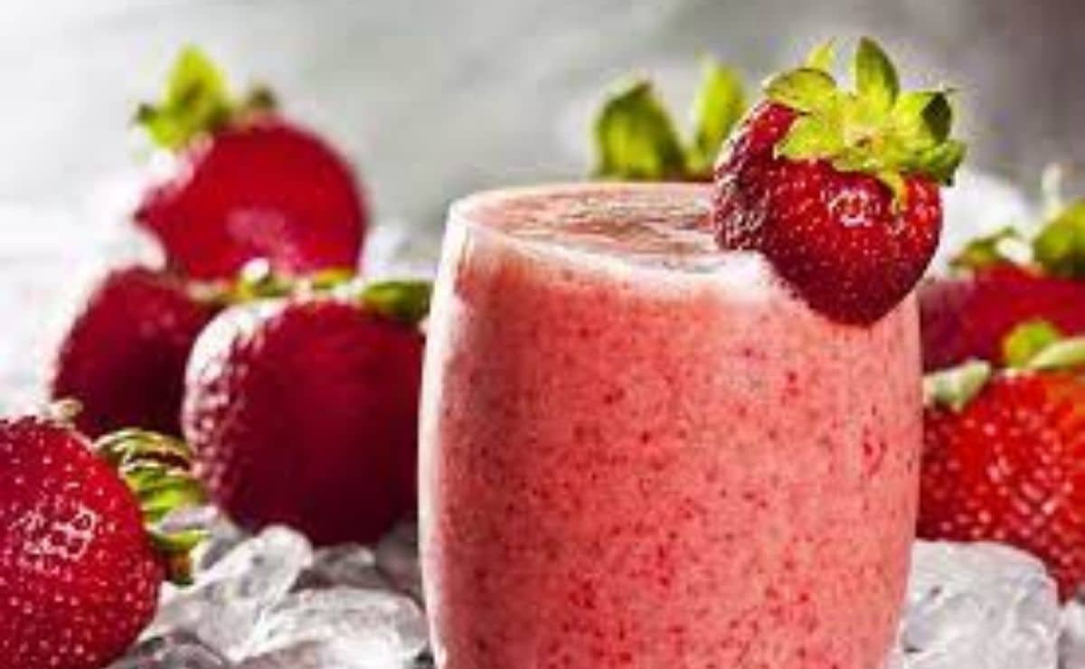How to make strawberry smoothie without milk