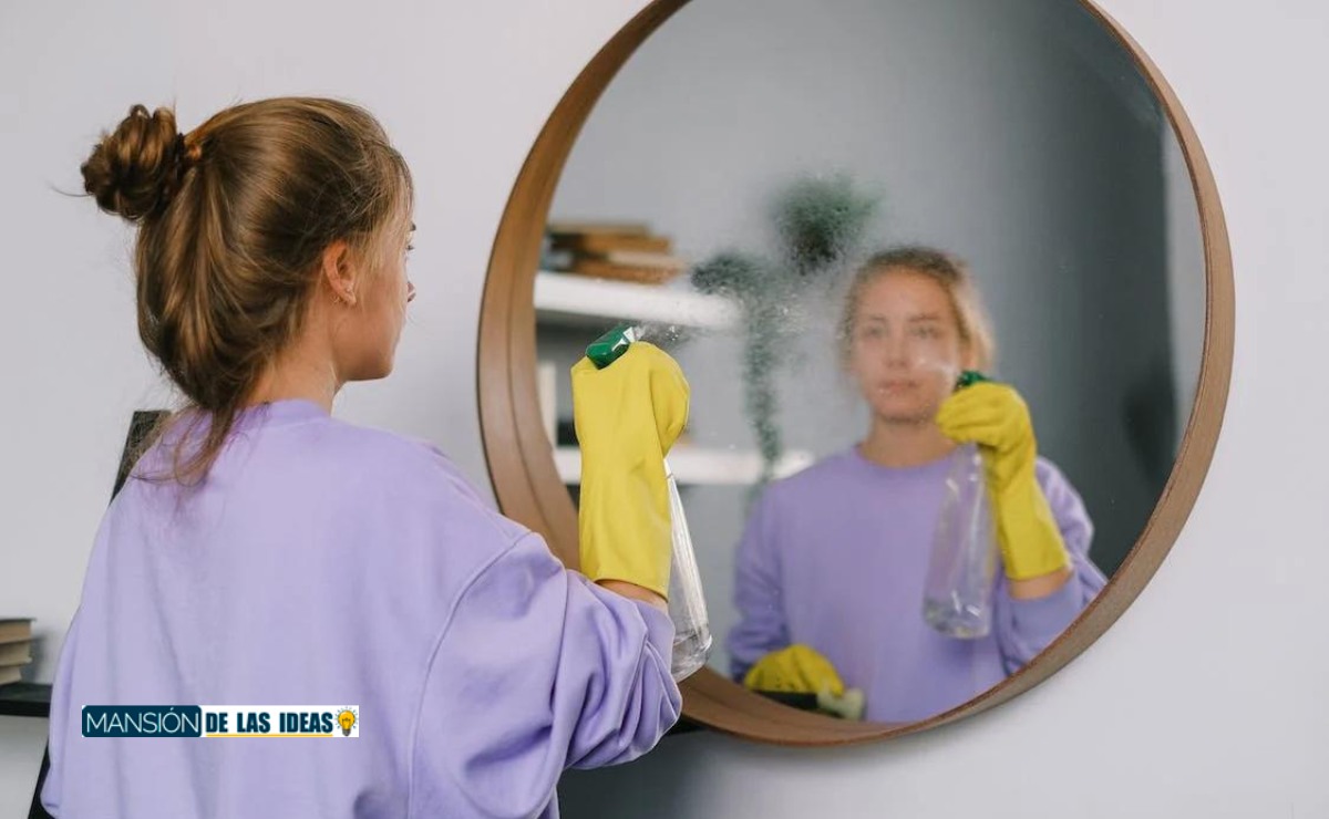 Mirrors Cleaning TikTok Trick|TikTok viral cleaning hack