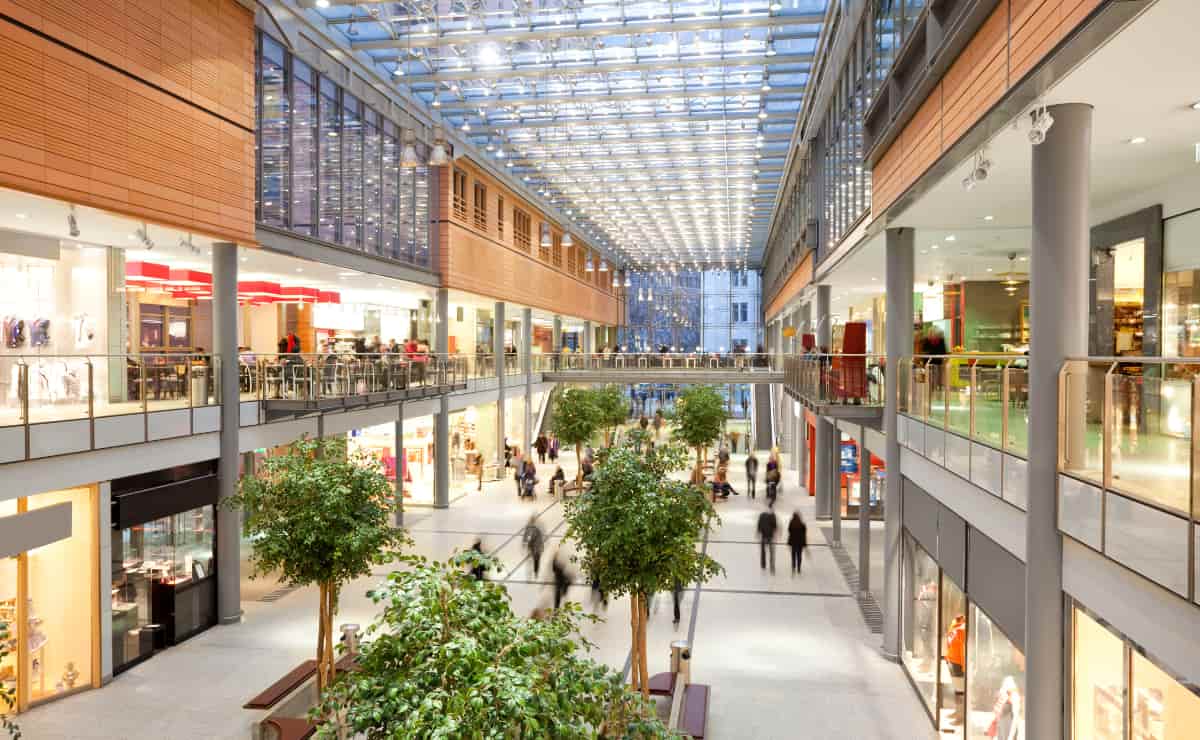 Are shopping malls dying in the United States|